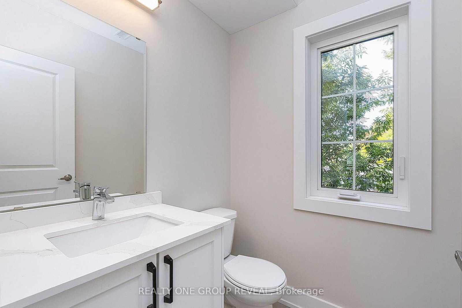 24 Queen Street, Unit 3 thumbnail 3