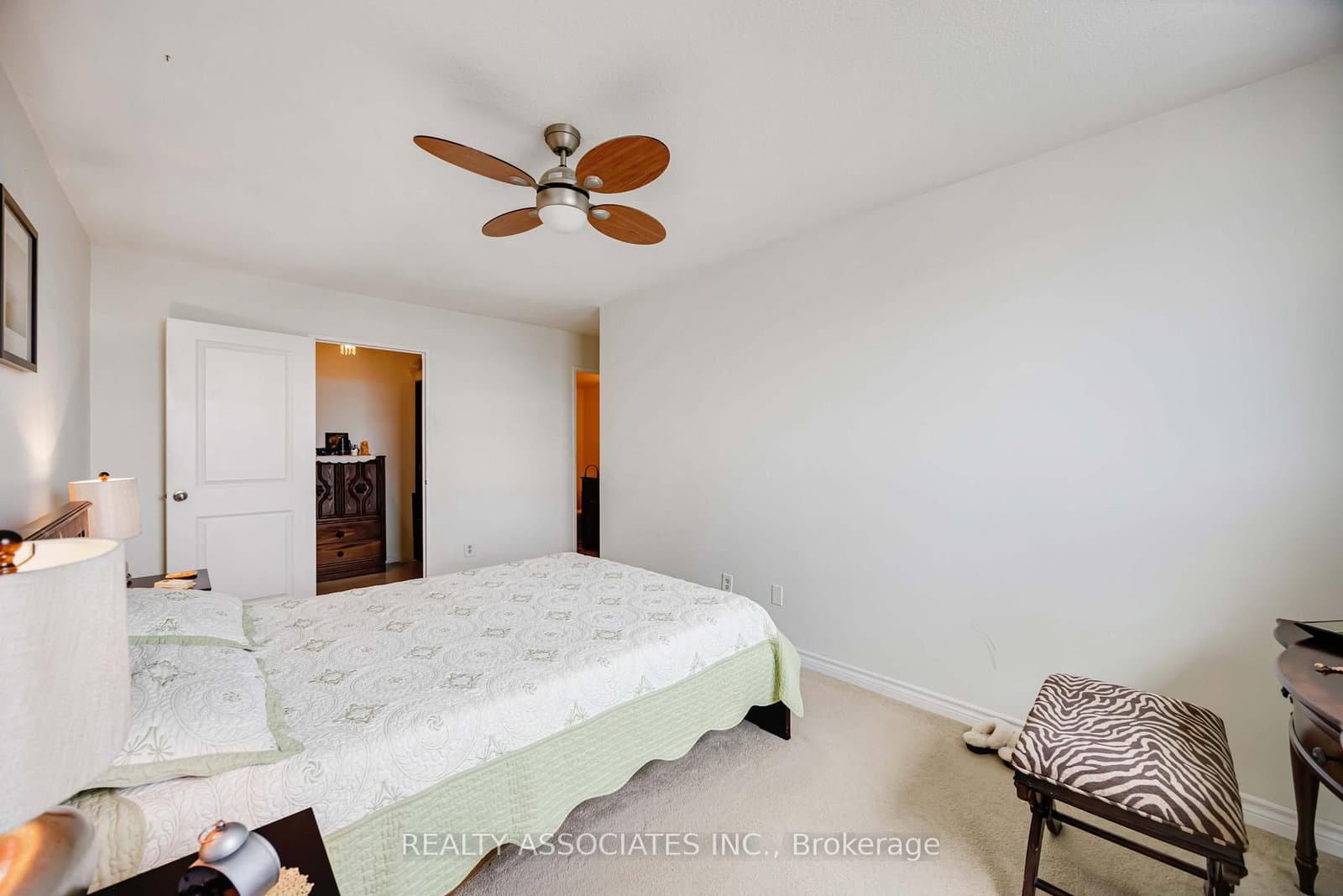 180 Markham Road, Unit 811 thumbnail 4