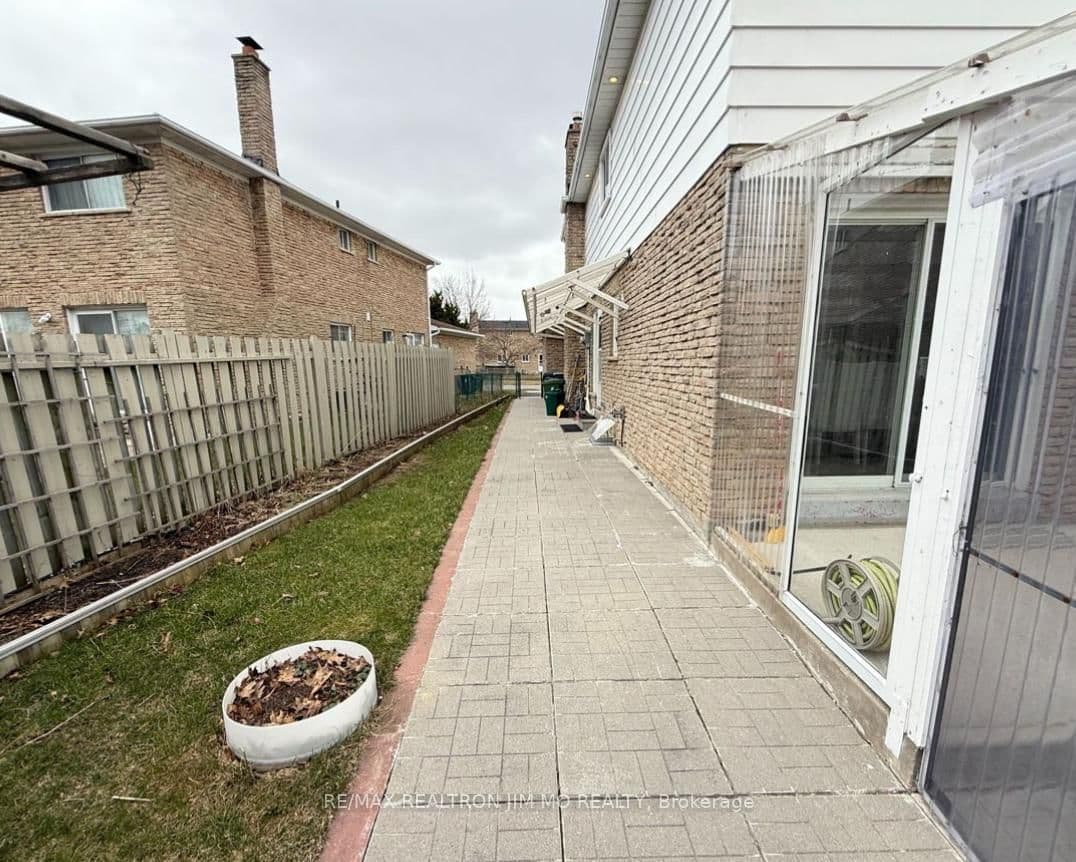 22 Hartleywood Drive, Unit Lower thumbnail 2