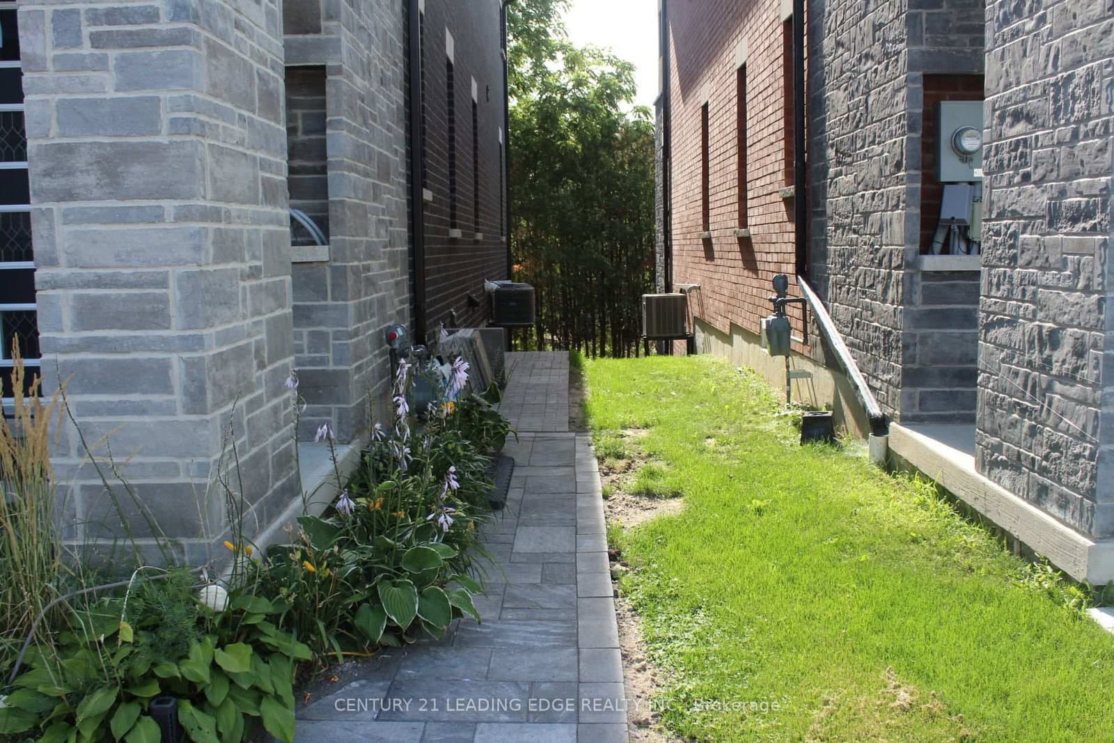 75 Pine Gate Place thumbnail 2