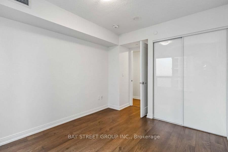 275 Village Green Square, Unit 2917 thumbnail 10
