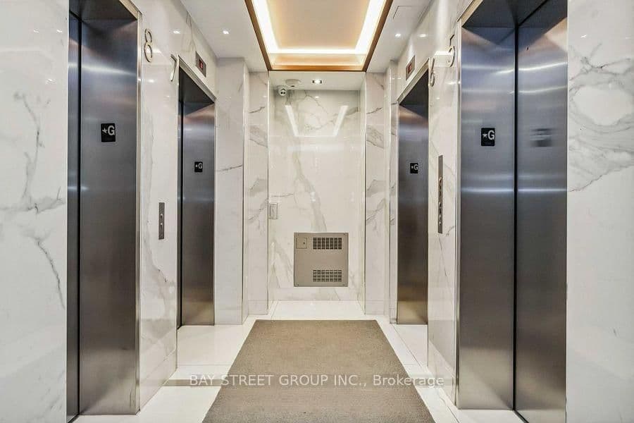 275 Village Green Square, Unit 2917 thumbnail 3
