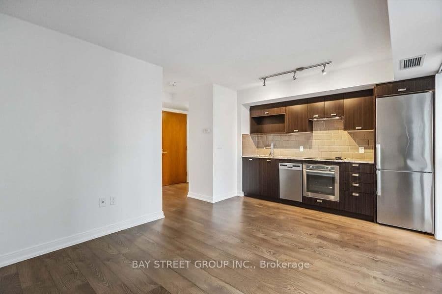 275 Village Green Square, Unit 2917 thumbnail 6