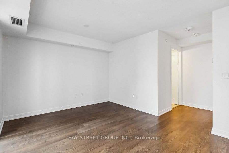 275 Village Green Square, Unit 2917 thumbnail 8