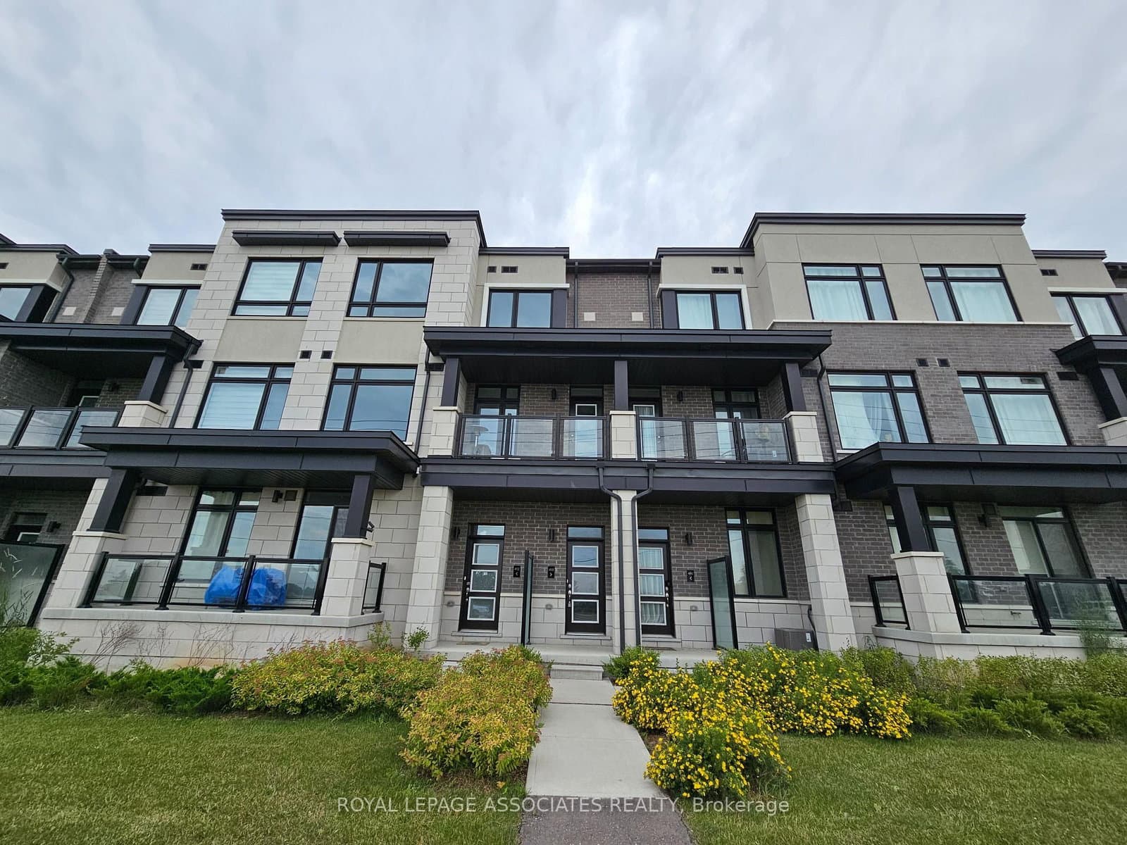 2550 Castlegate Crossing, Unit 413