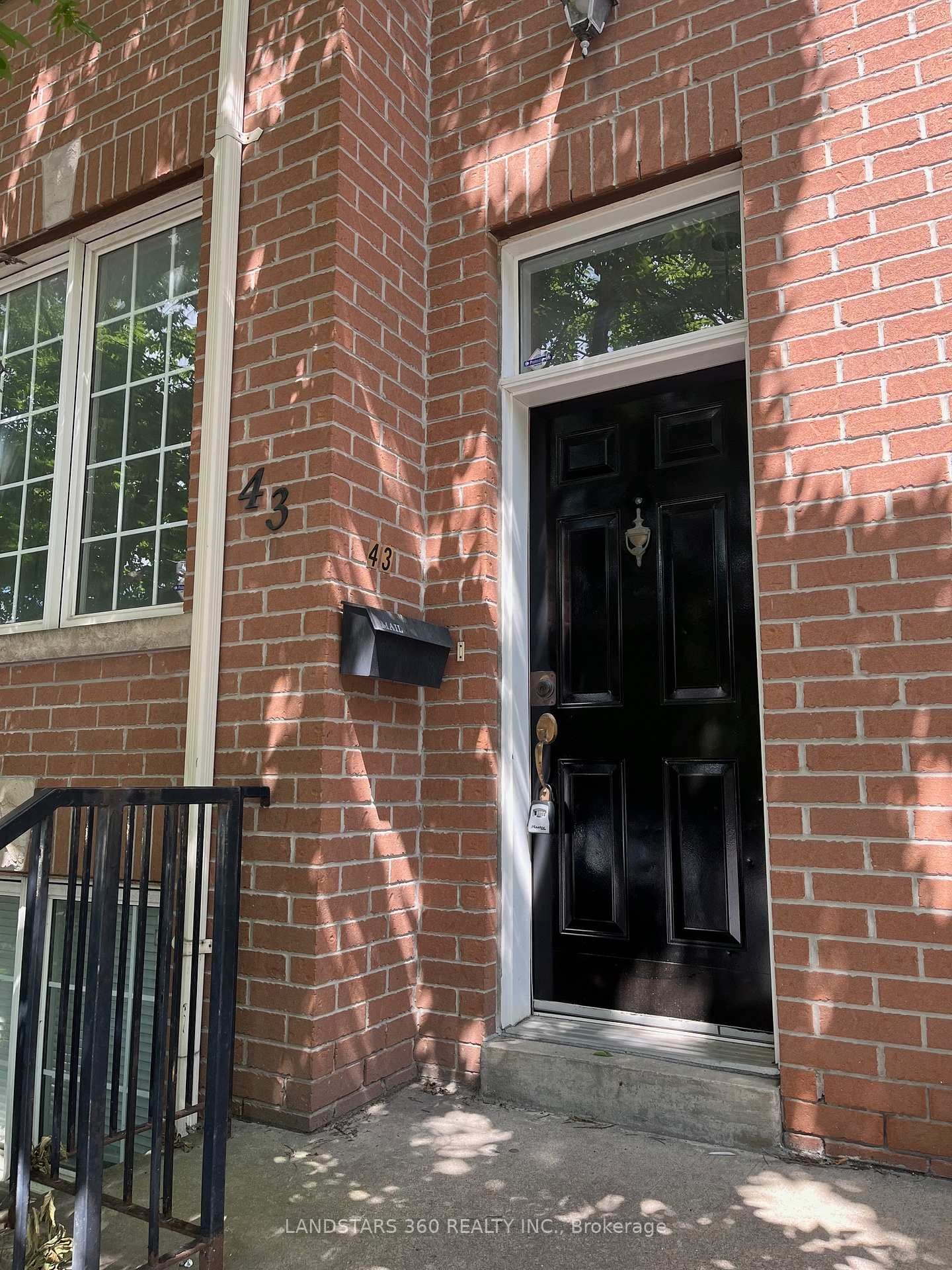 43 Leslie Street