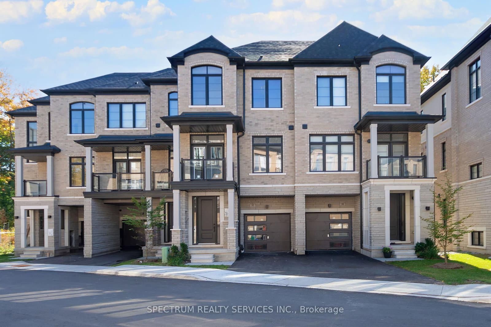 35 De La Roche Drive