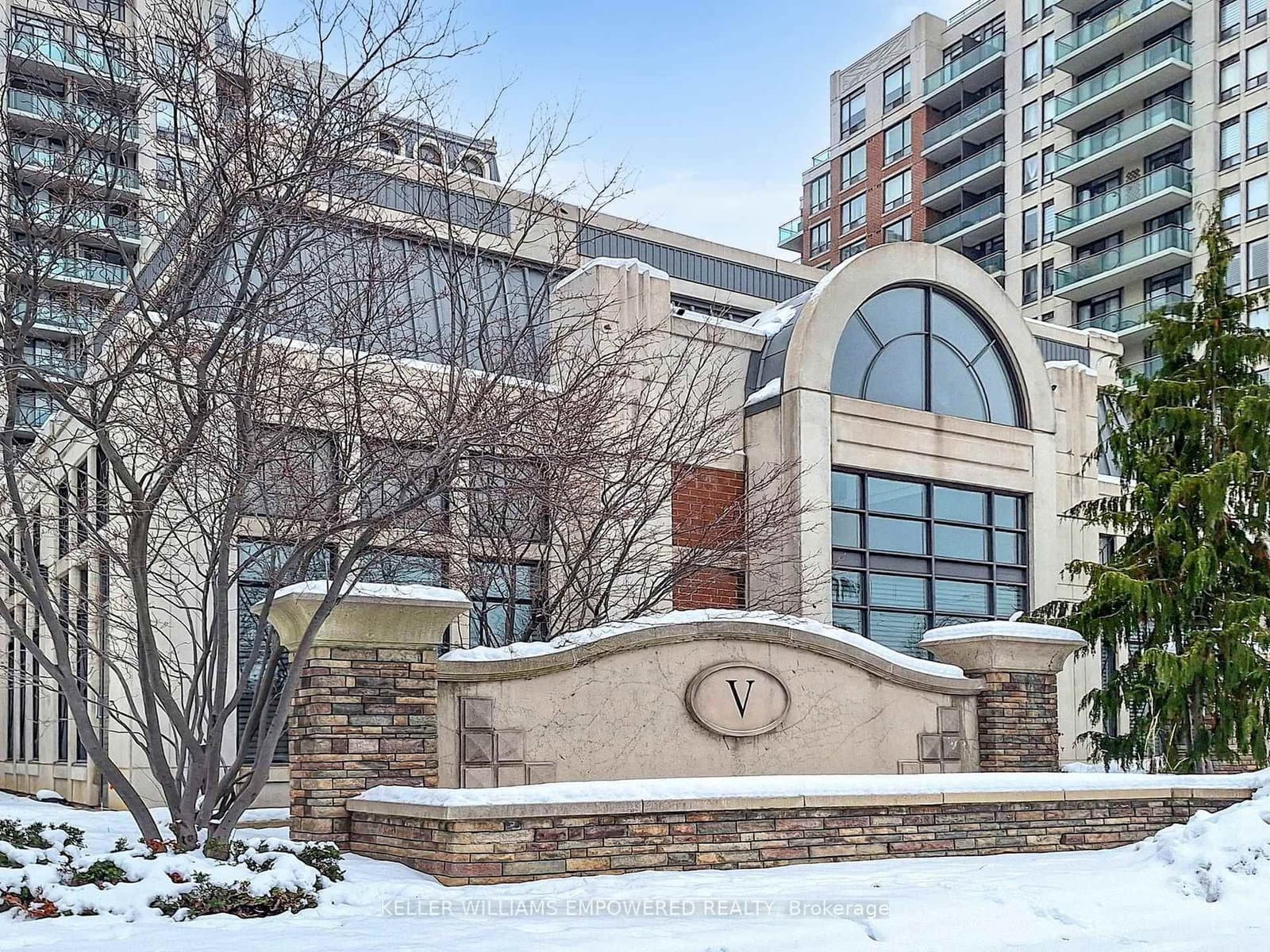 #207 - 330 Red Maple Road E