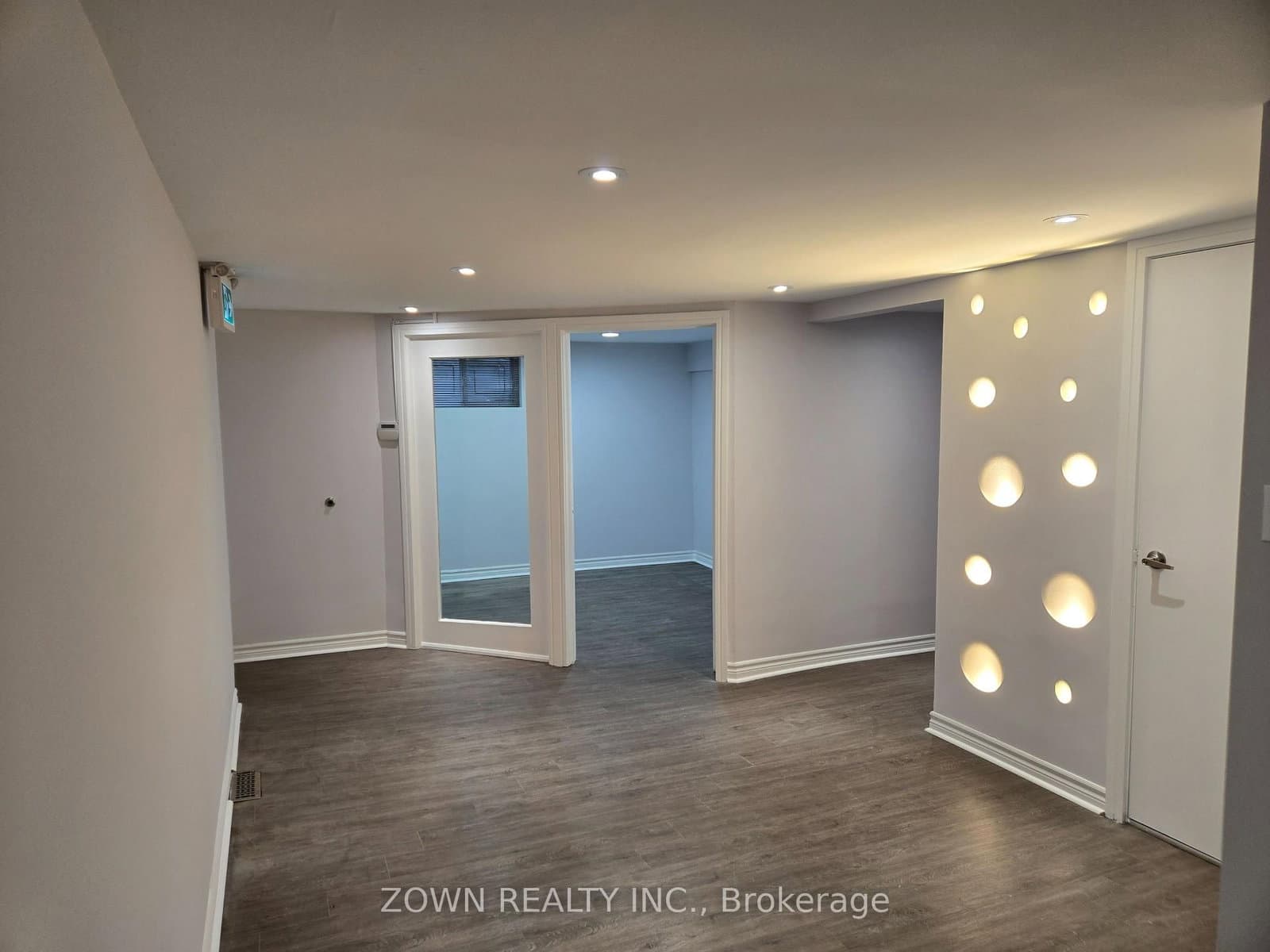 10014 Yonge Street N - Image 1