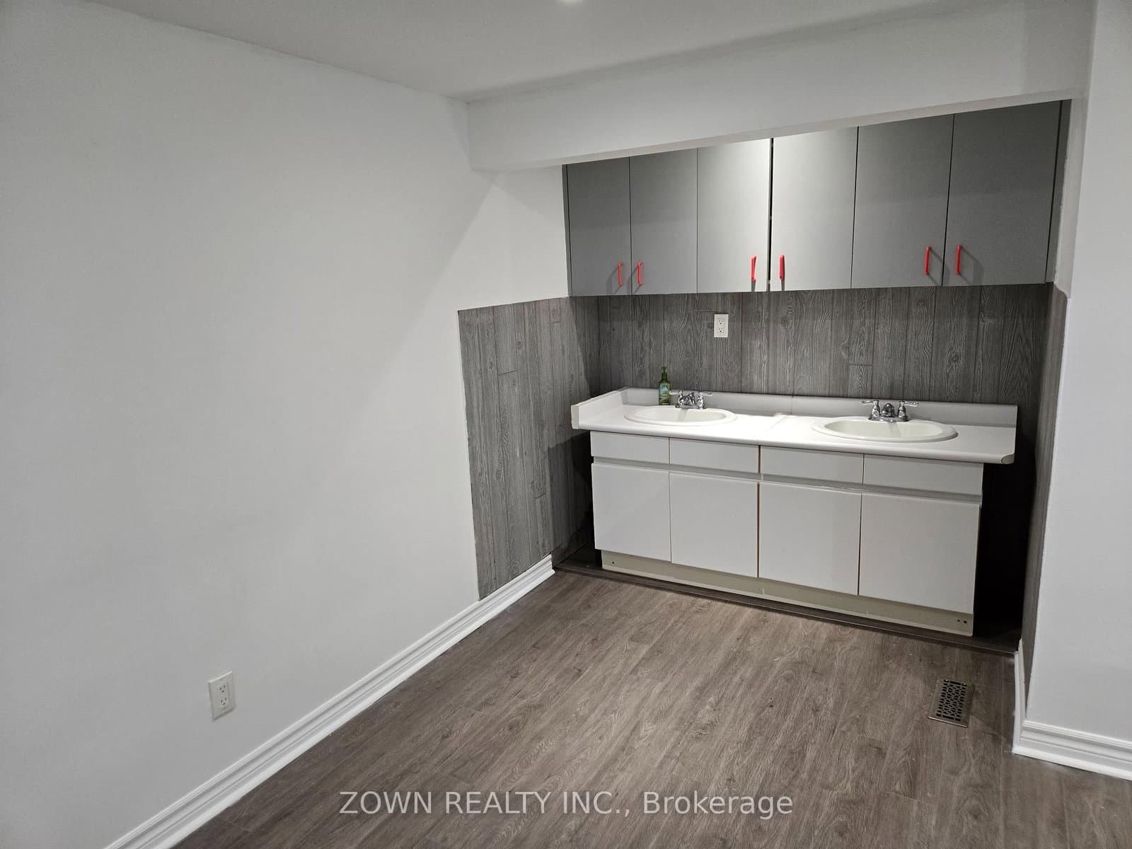 10014 Yonge Street N thumbnail 5