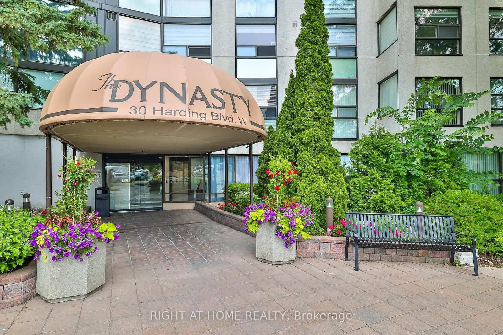 #802 - 30 Harding Boulevard W