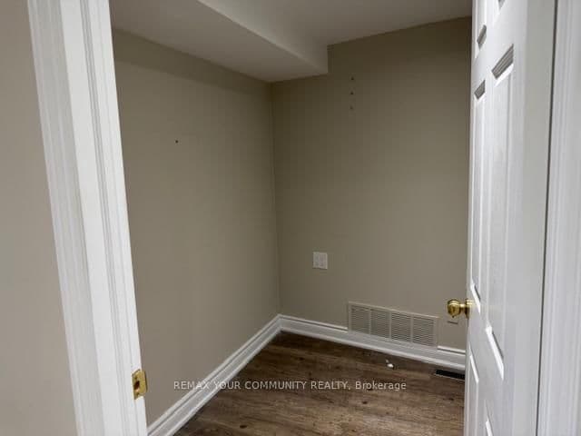 13 John Street W, Unit C thumbnail 11