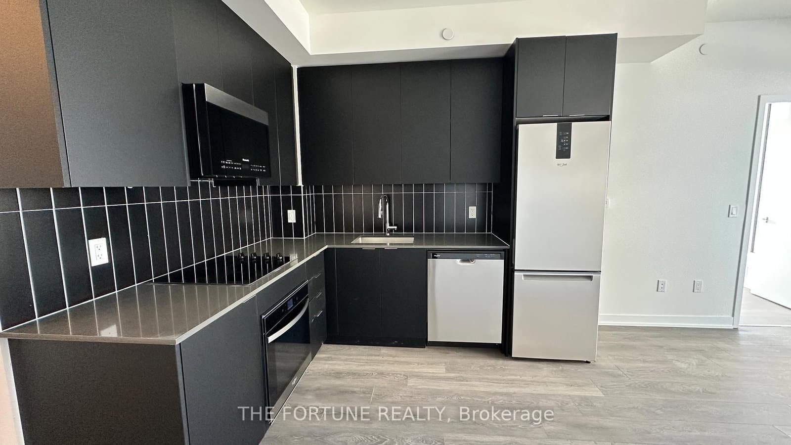 10 Abeja Street, Unit 913