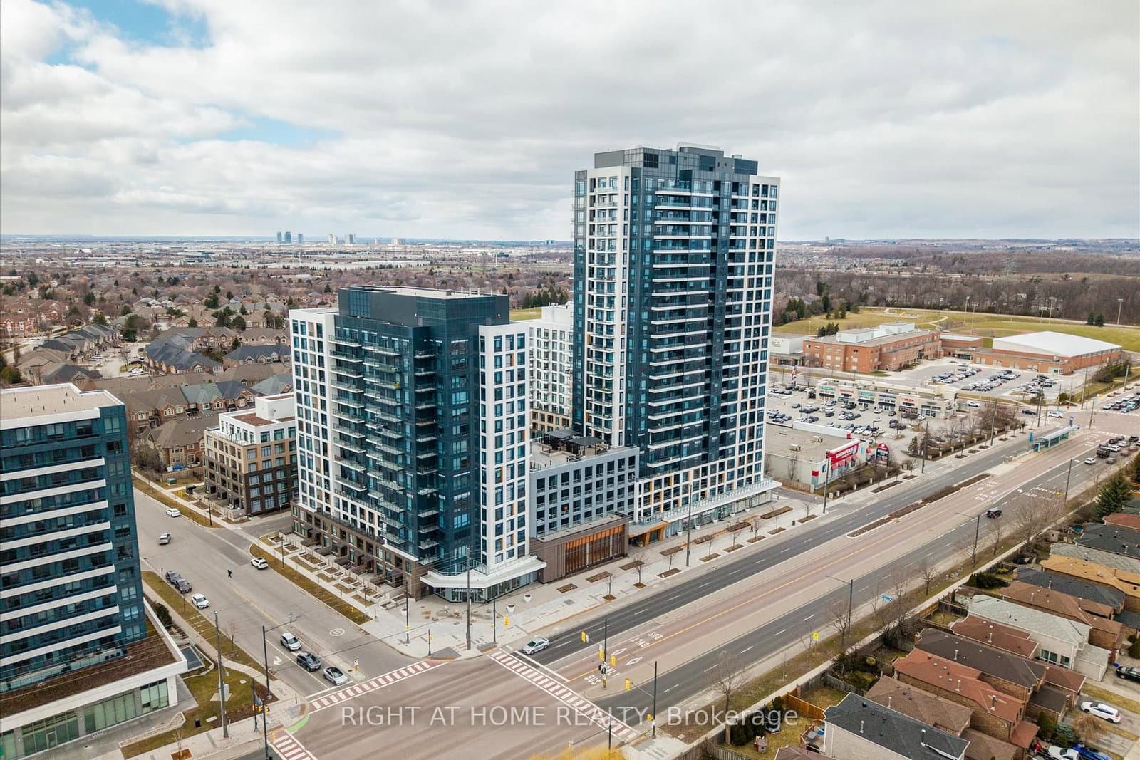 #1424 - 7950 Bathurst Street