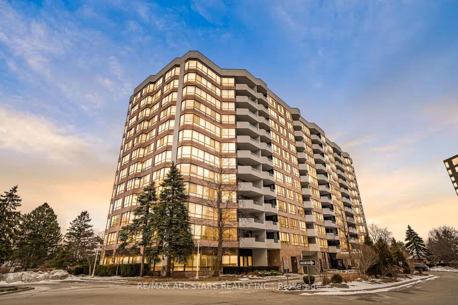 25 Austin Drive, Unit 817 thumbnail 4