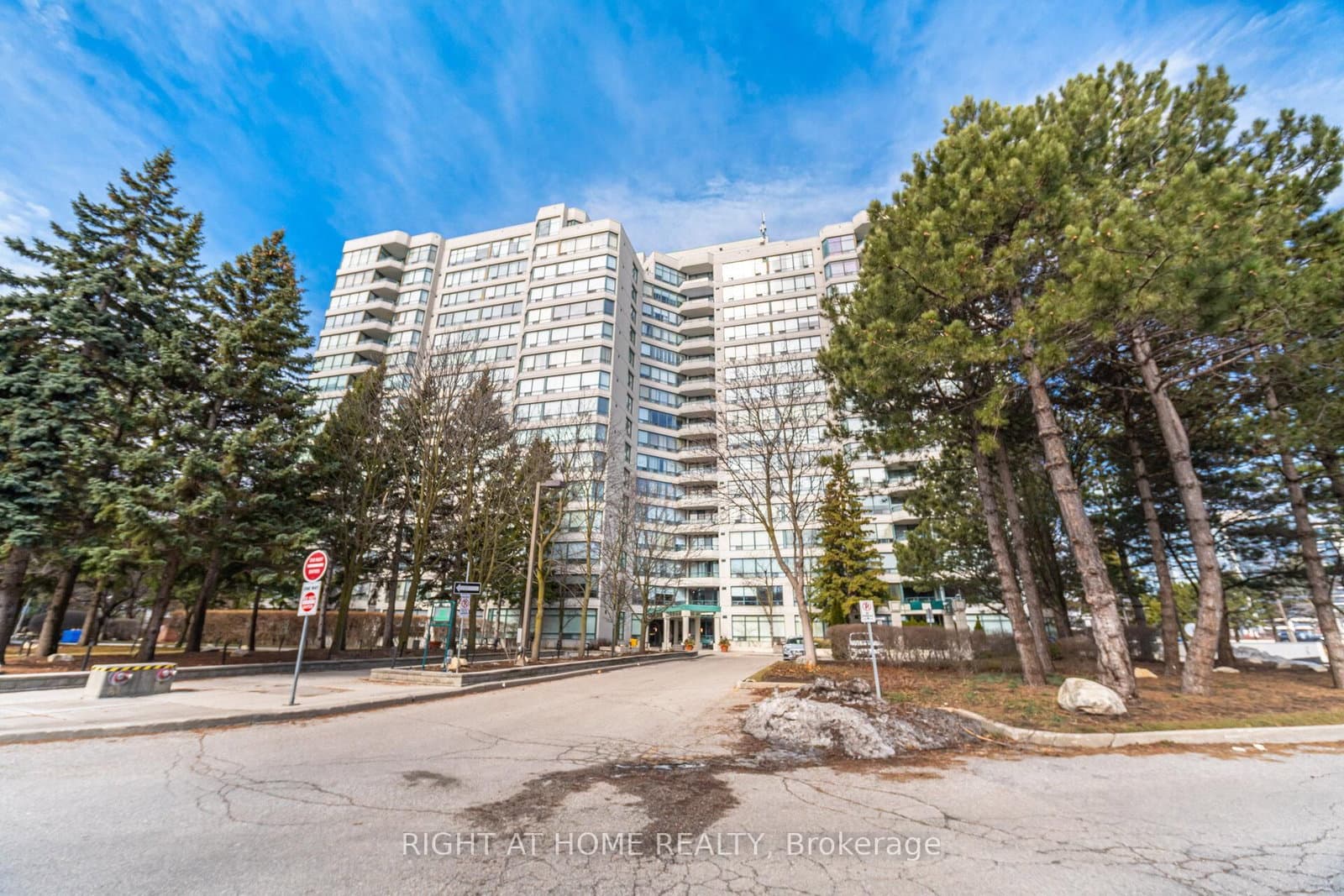#711 - 120 Promenade Circle