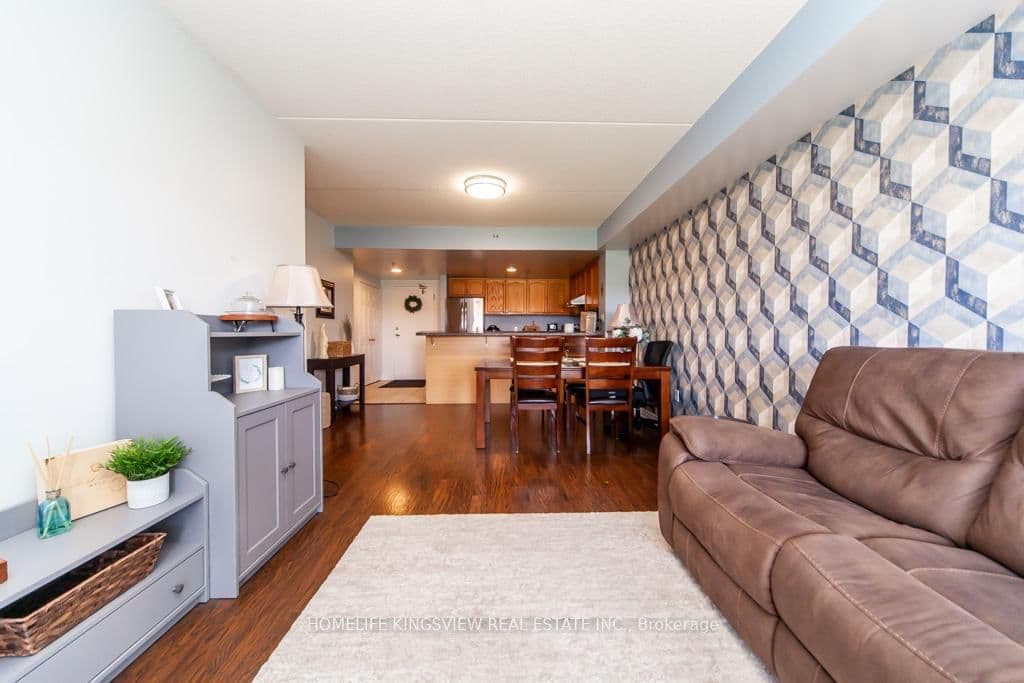7428 Markham Road, Unit 301 thumbnail 7