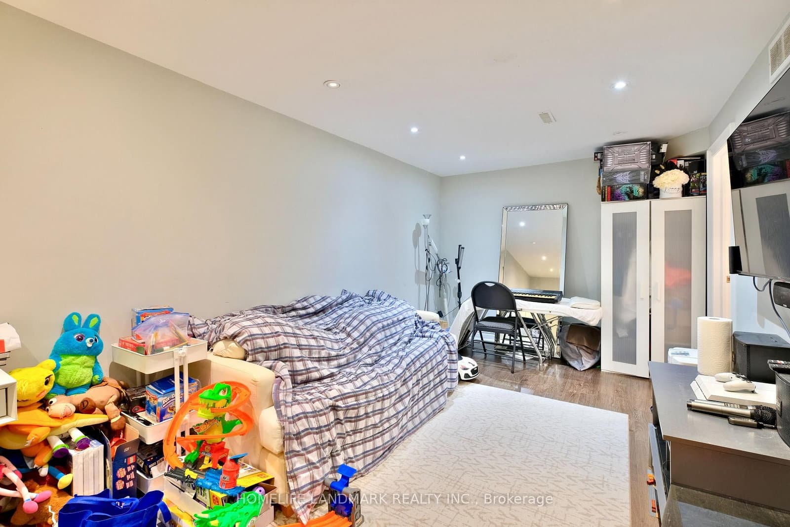 109 Tangmere Crescent thumbnail 20