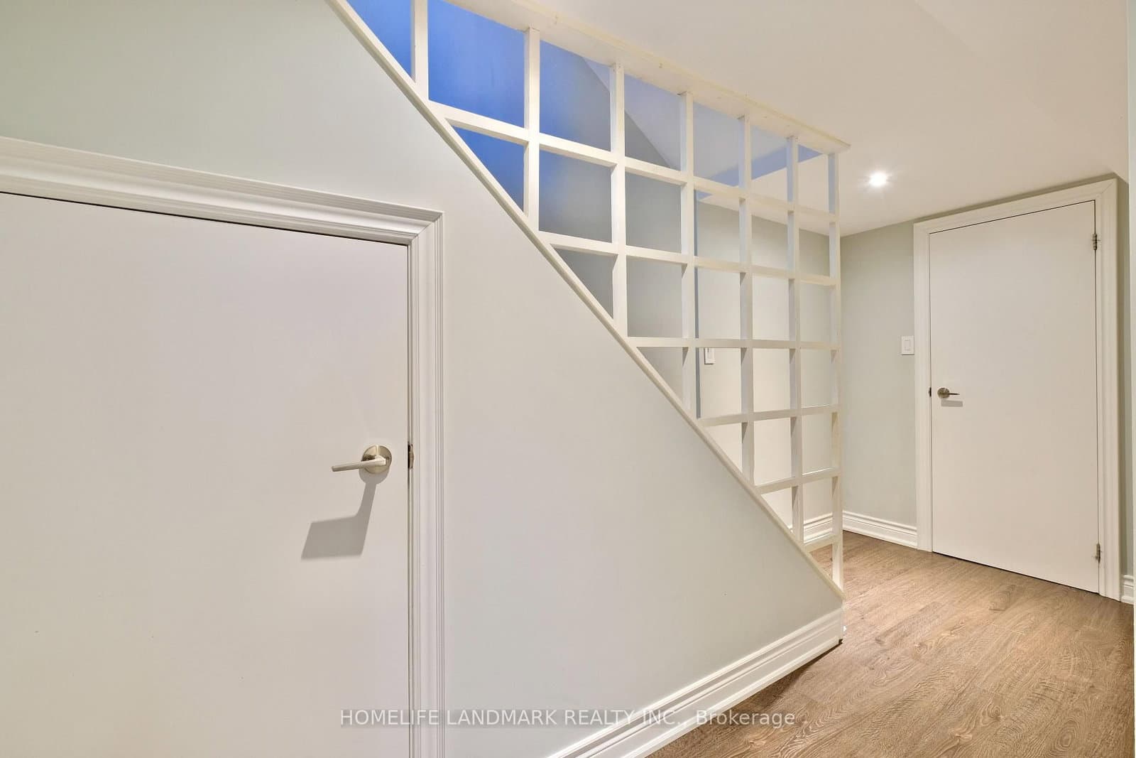 109 Tangmere Crescent thumbnail 22