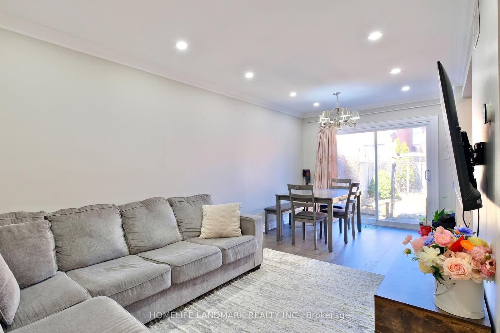109 Tangmere Crescent thumbnail 4