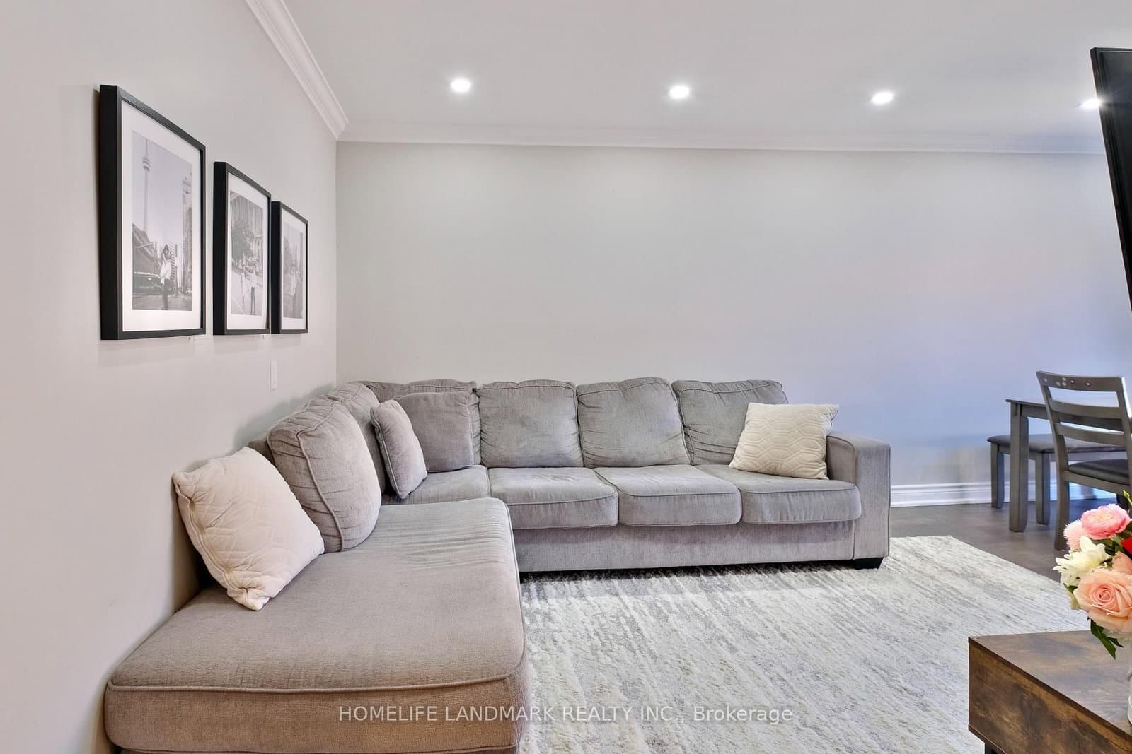 109 Tangmere Crescent thumbnail 5