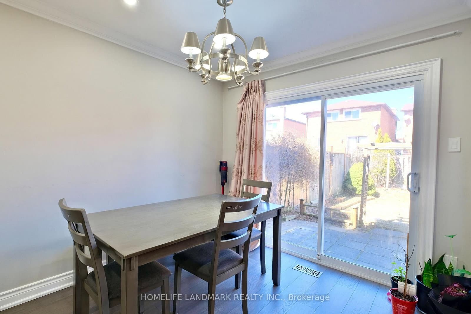 109 Tangmere Crescent thumbnail 6