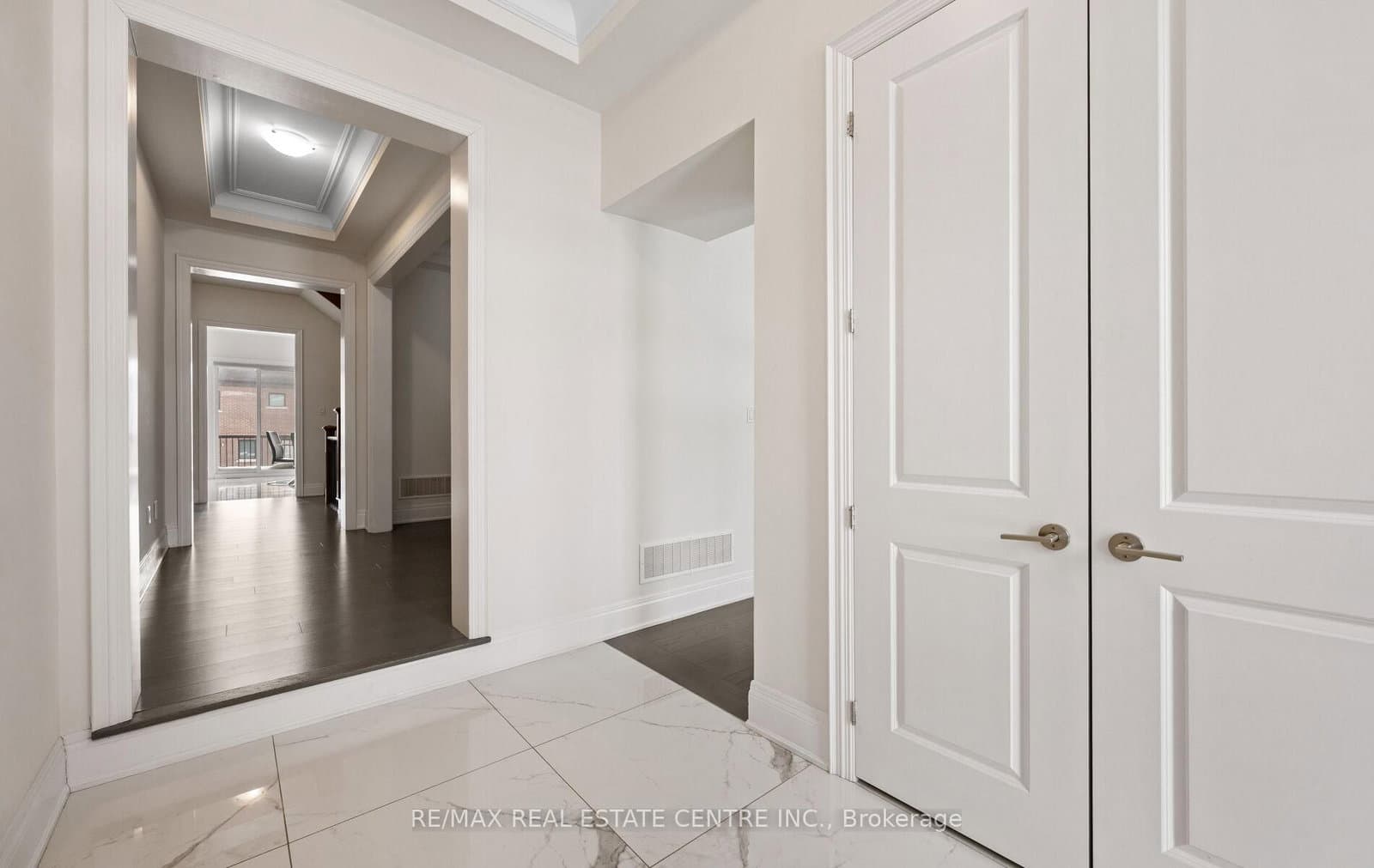 160 Wainfleet Crescent thumbnail 4