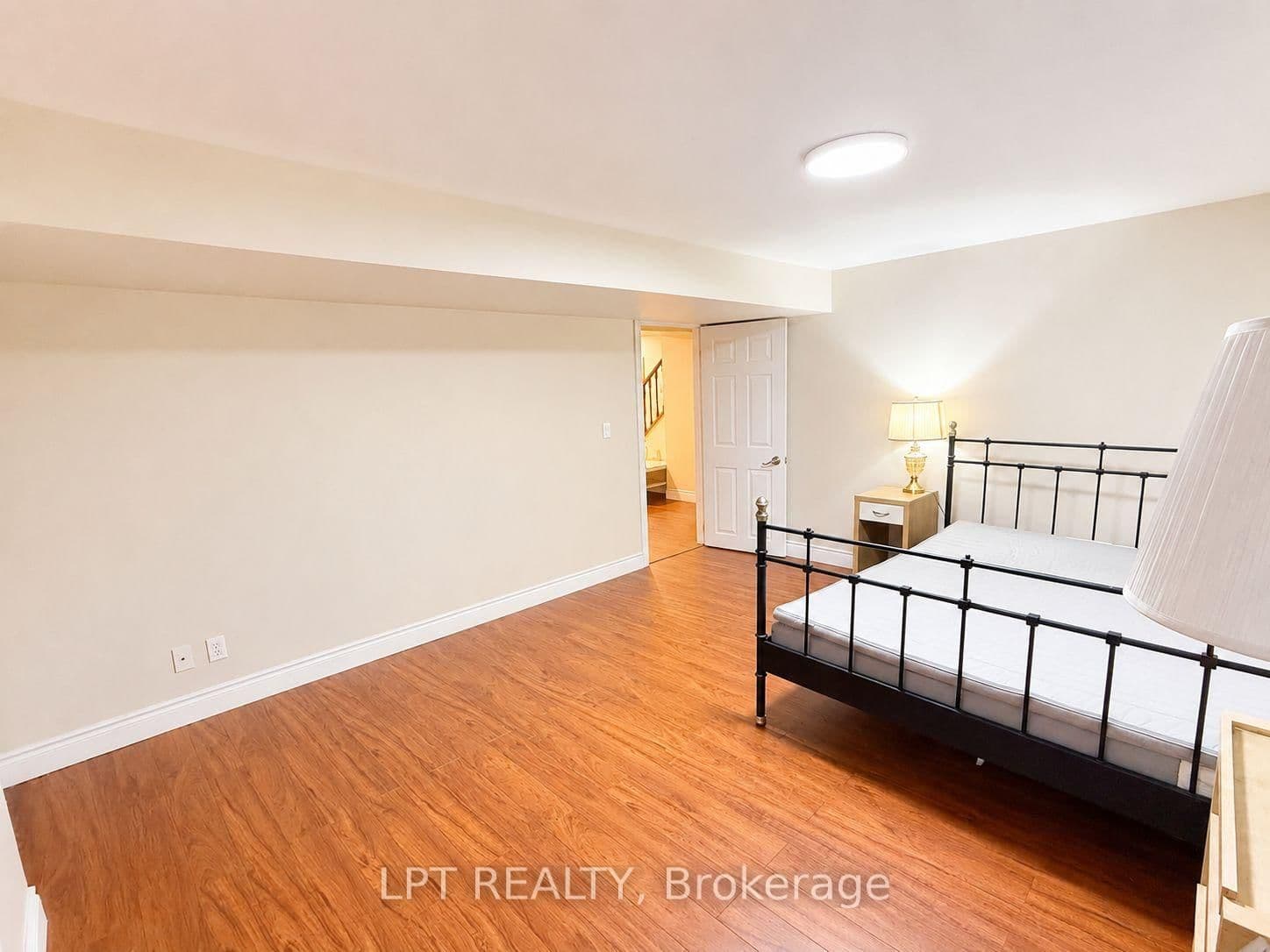14 Hazelton Avenue, Unit Basement thumbnail 3