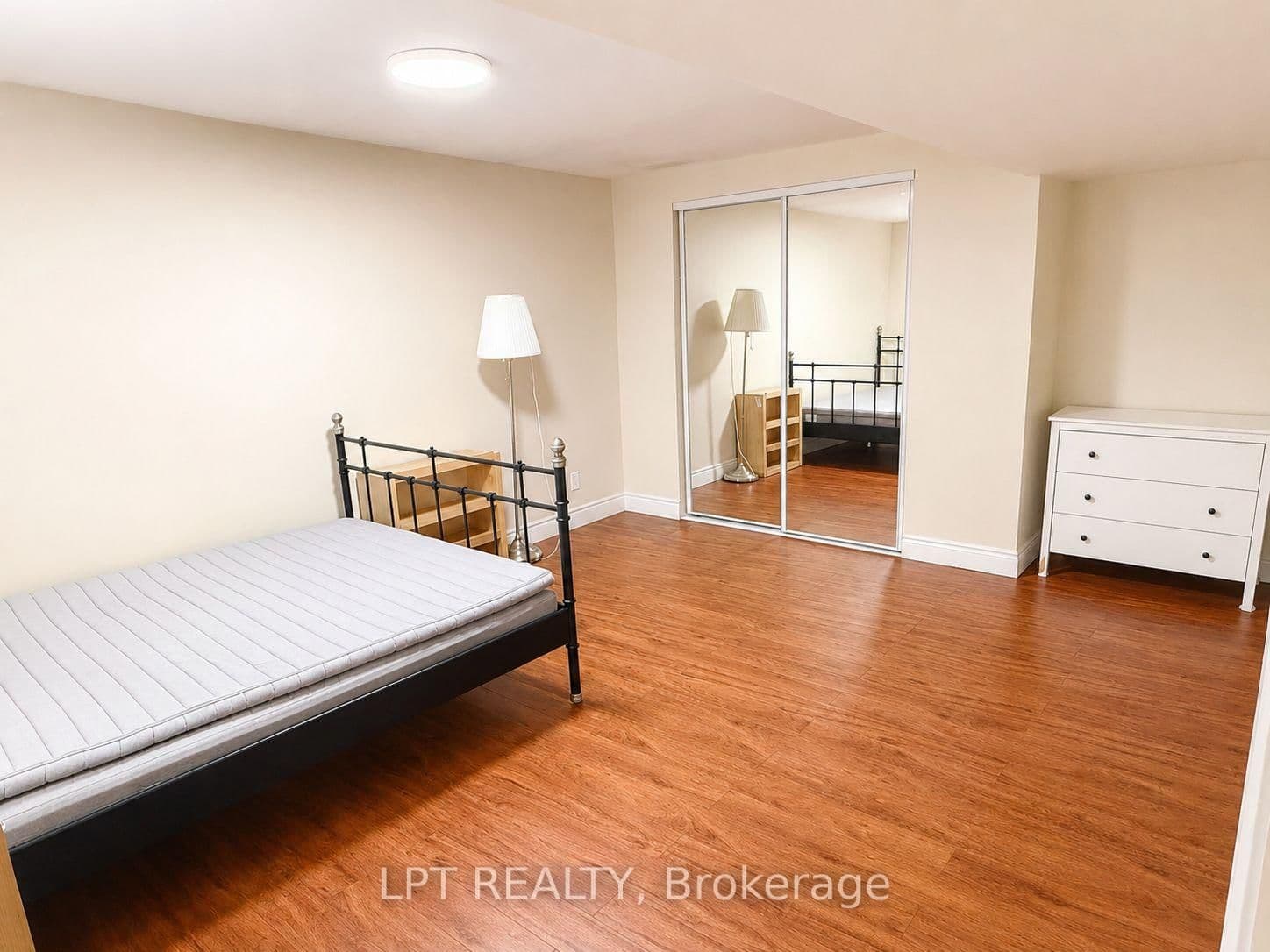 14 Hazelton Avenue, Unit Basement thumbnail 8