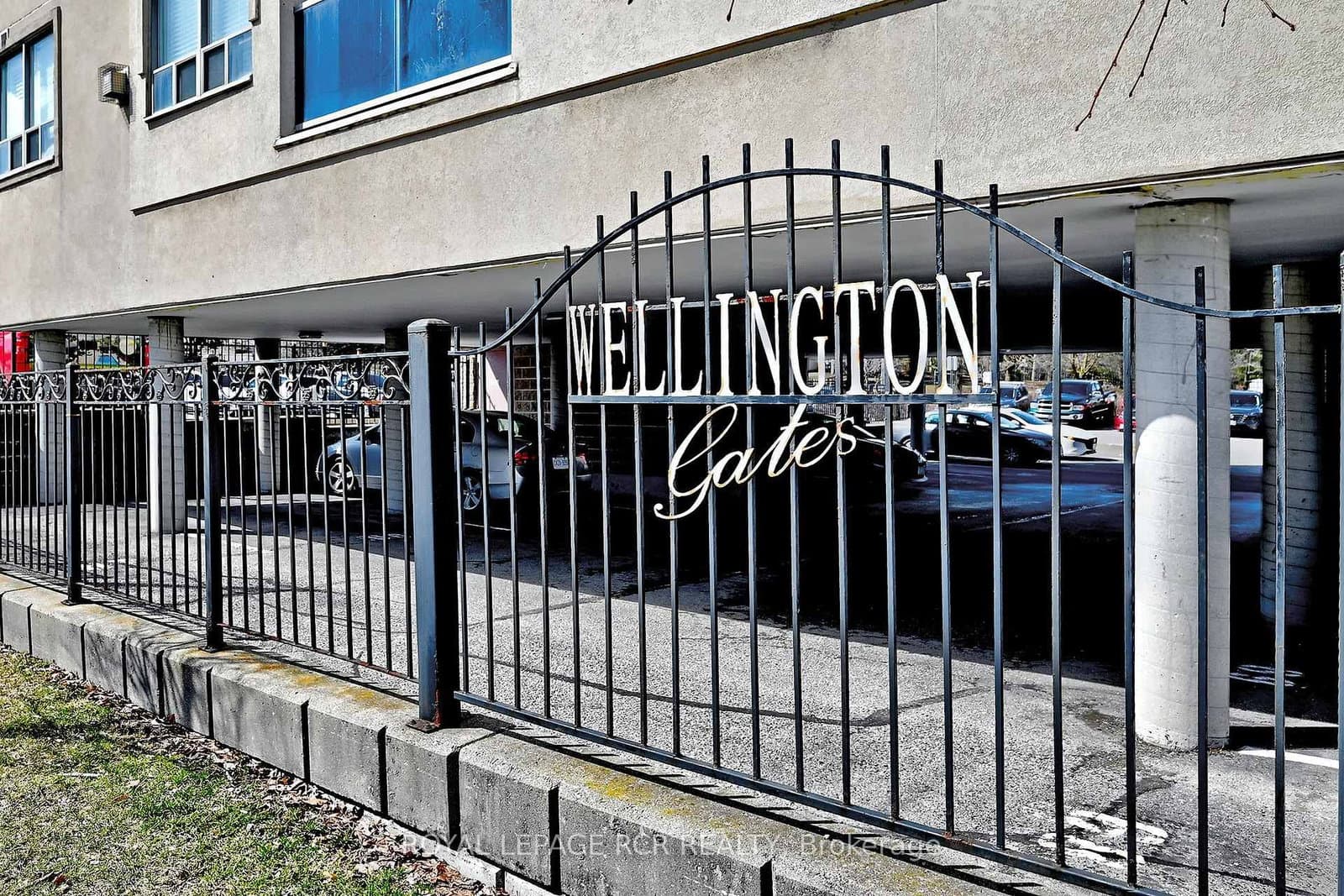 #212 - 160 Wellington Street E