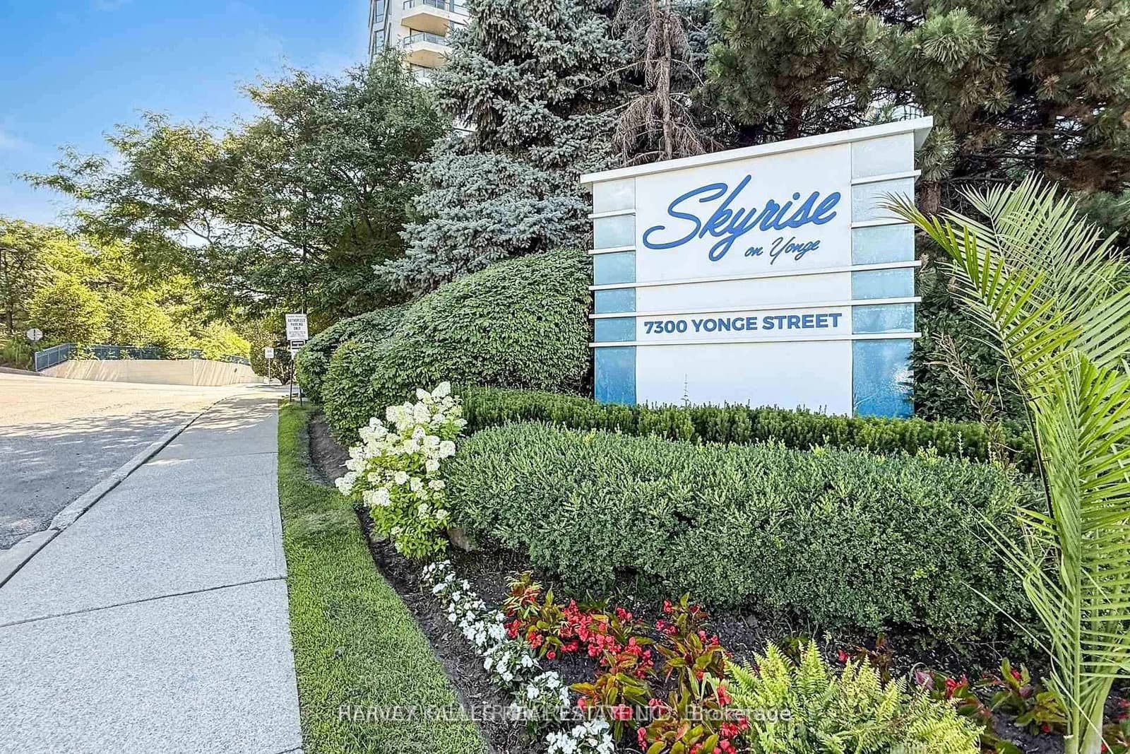 #311 - 7300 Yonge Street
