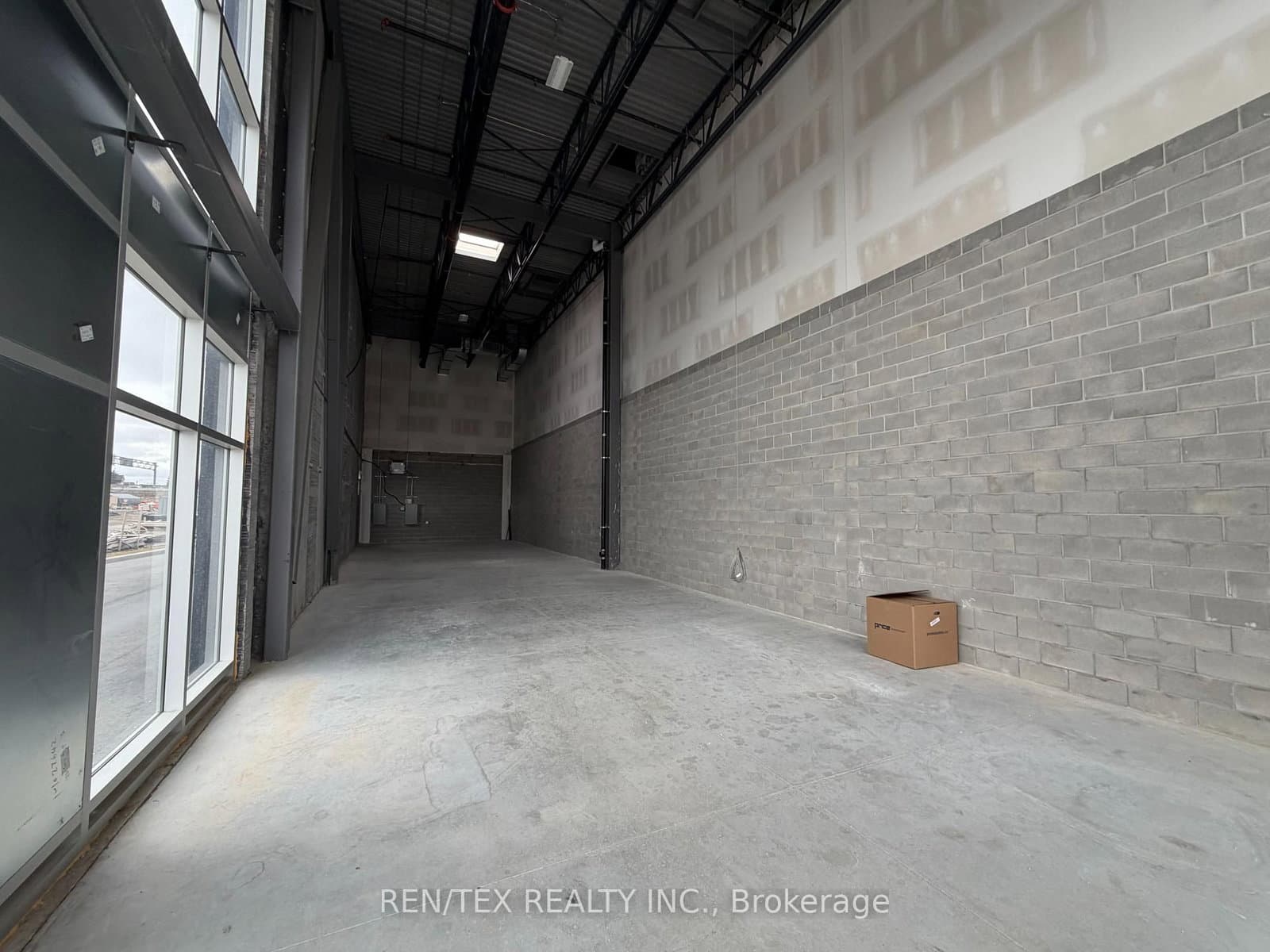 169 Cityview Boulevard, Unit 2 thumbnail 3
