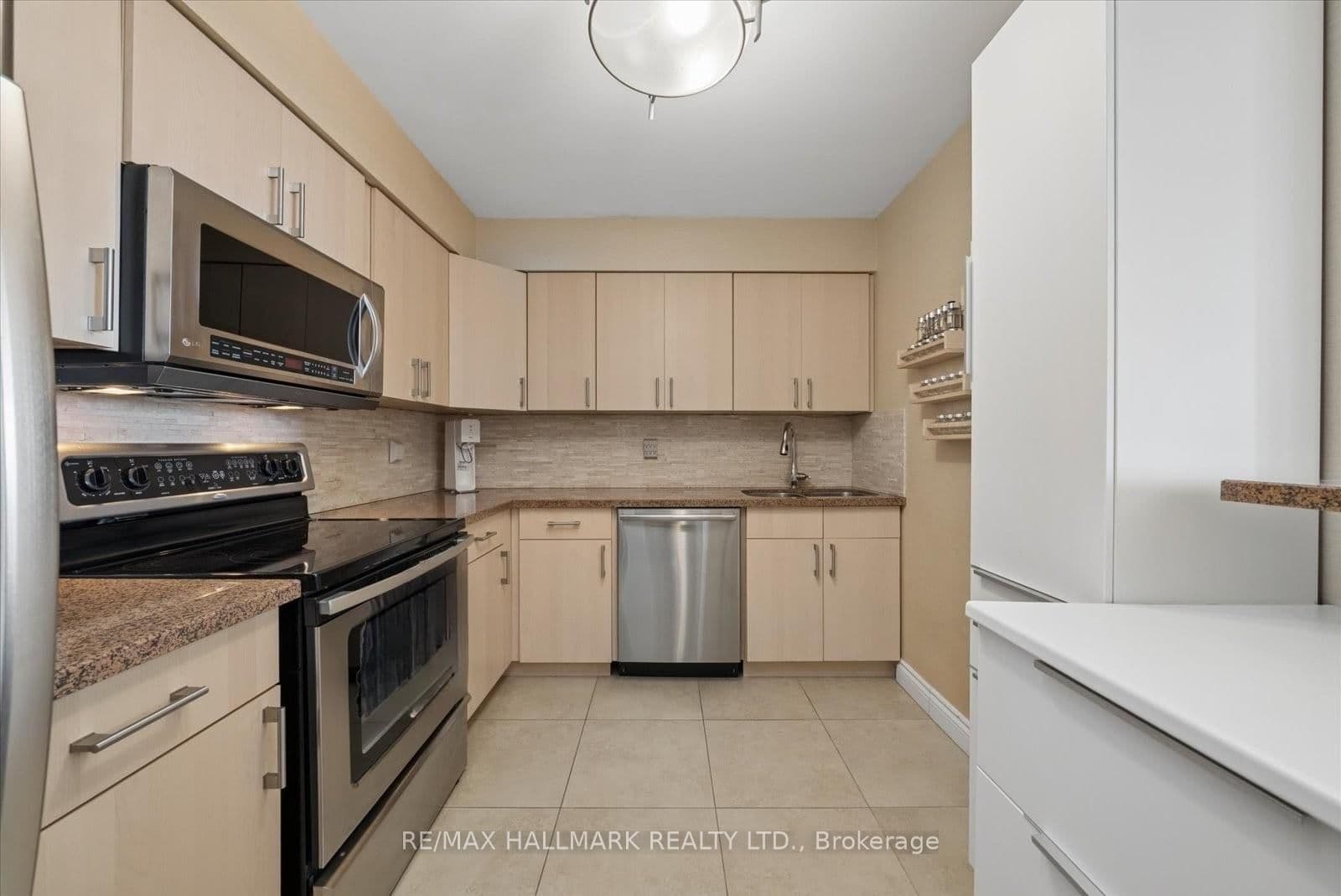 81 Townsgate Drive, Unit 512 thumbnail 3