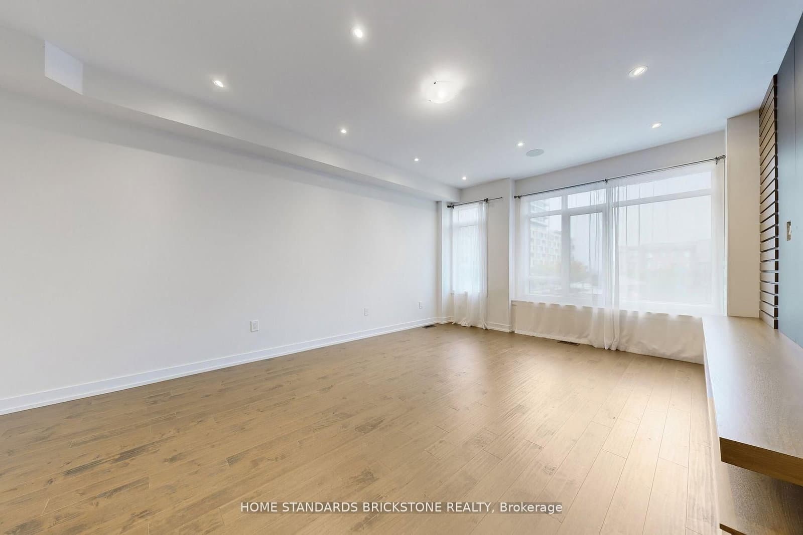 215 Salterton Circle thumbnail 3