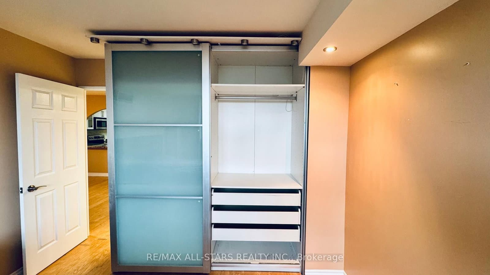 7601 Bathurst Street, Unit 402 thumbnail 11