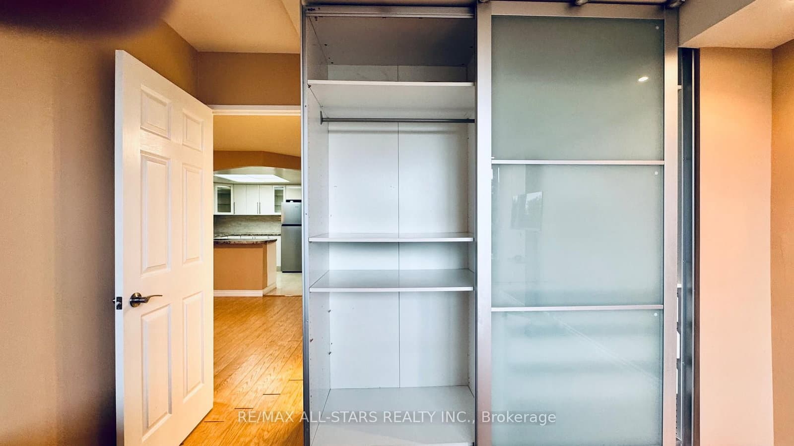 7601 Bathurst Street, Unit 402 thumbnail 12