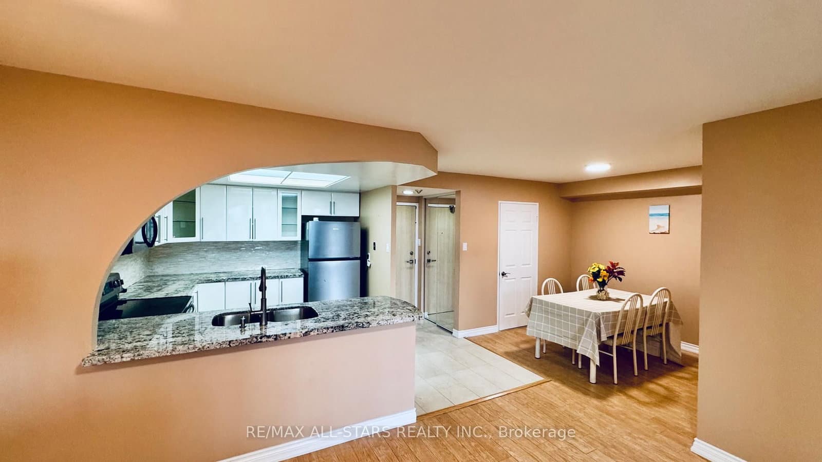 7601 Bathurst Street, Unit 402 thumbnail 16
