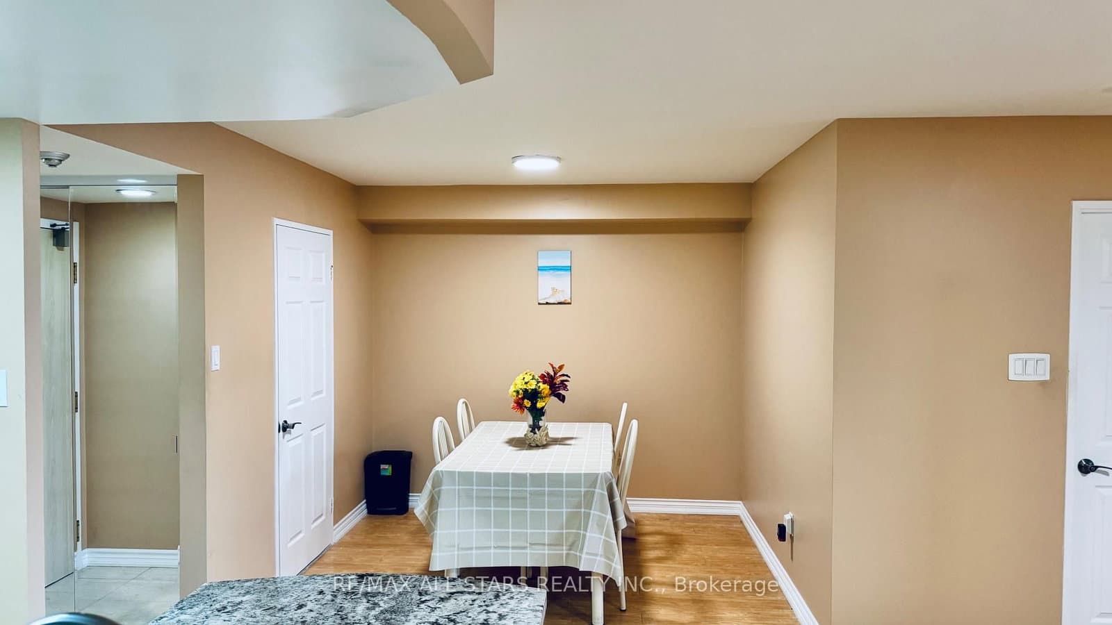 7601 Bathurst Street, Unit 402 thumbnail 17