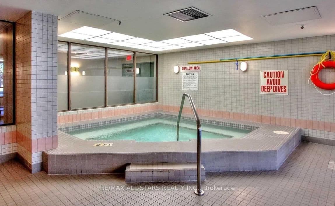7601 Bathurst Street, Unit 402 thumbnail 20