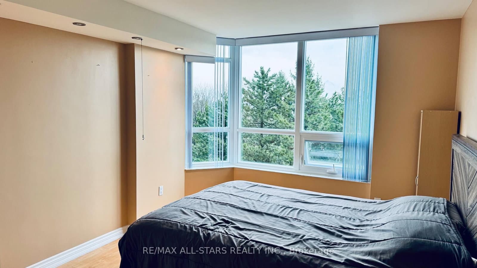 7601 Bathurst Street, Unit 402 thumbnail 7