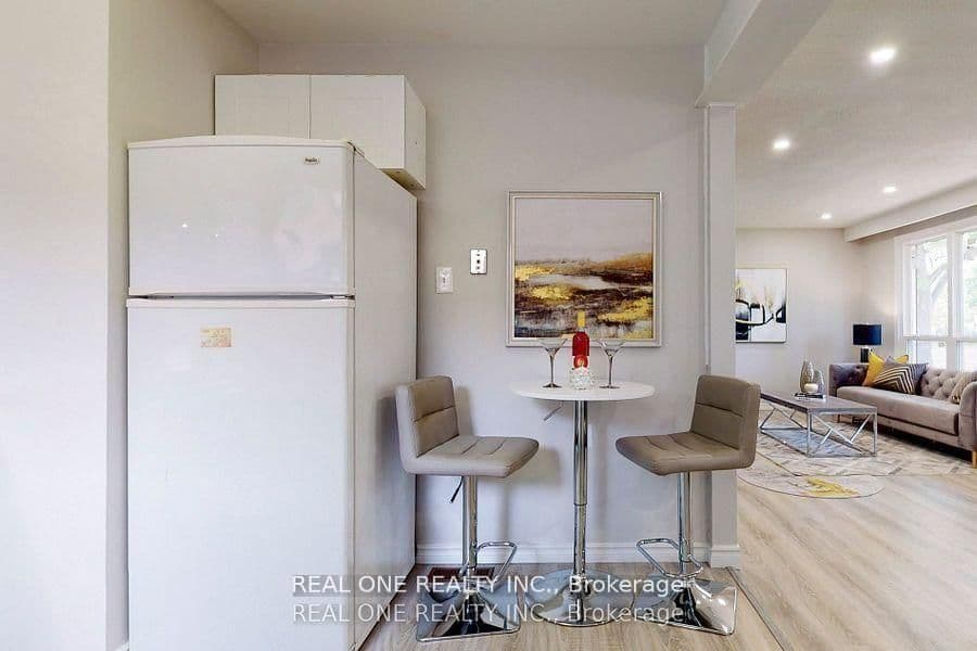 105 ( Main ) Aurora Heights Drive thumbnail 10