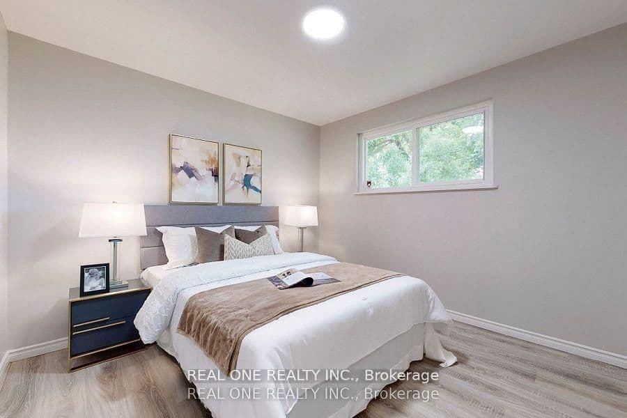 105 ( Main ) Aurora Heights Drive thumbnail 11