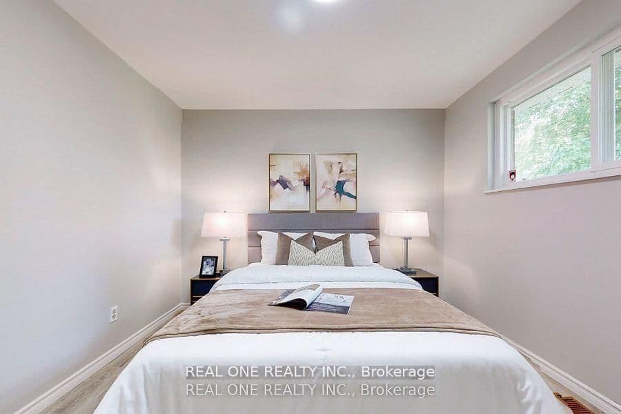 105 ( Main ) Aurora Heights Drive thumbnail 12