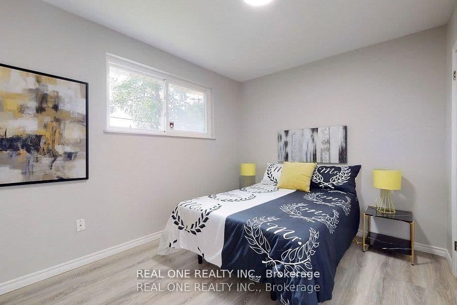 105 ( Main ) Aurora Heights Drive thumbnail 13