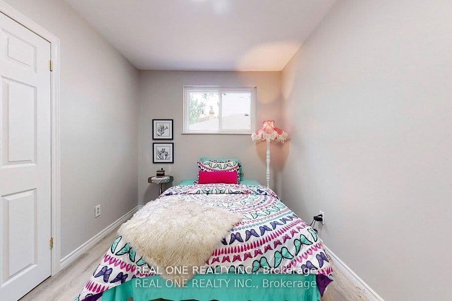 105 ( Main ) Aurora Heights Drive thumbnail 14