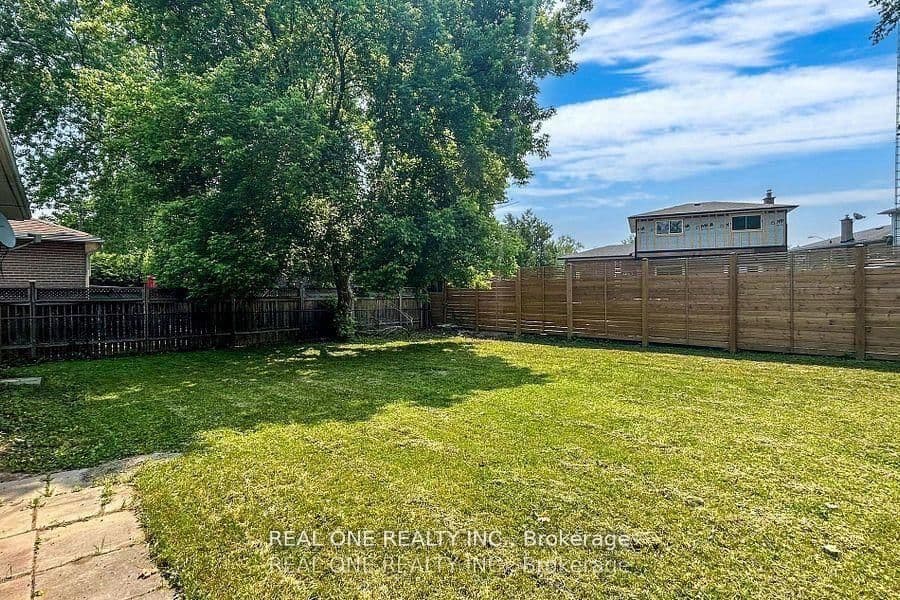 105 ( Main ) Aurora Heights Drive thumbnail 18