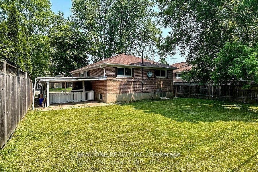 105 ( Main ) Aurora Heights Drive thumbnail 19