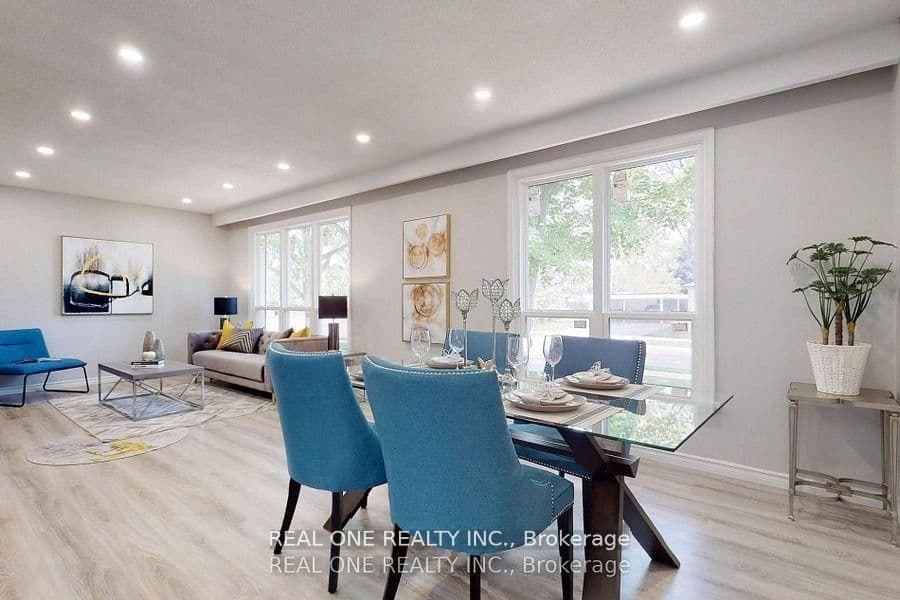 105 ( Main ) Aurora Heights Drive thumbnail 5