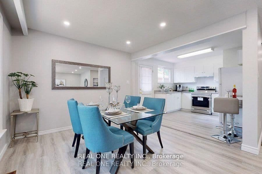 105 ( Main ) Aurora Heights Drive thumbnail 6