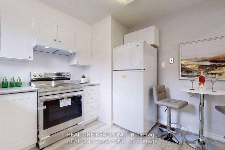 105 ( Main ) Aurora Heights Drive thumbnail 9